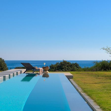 Albatross Beach Front Villas 根纳迪 外观 照片