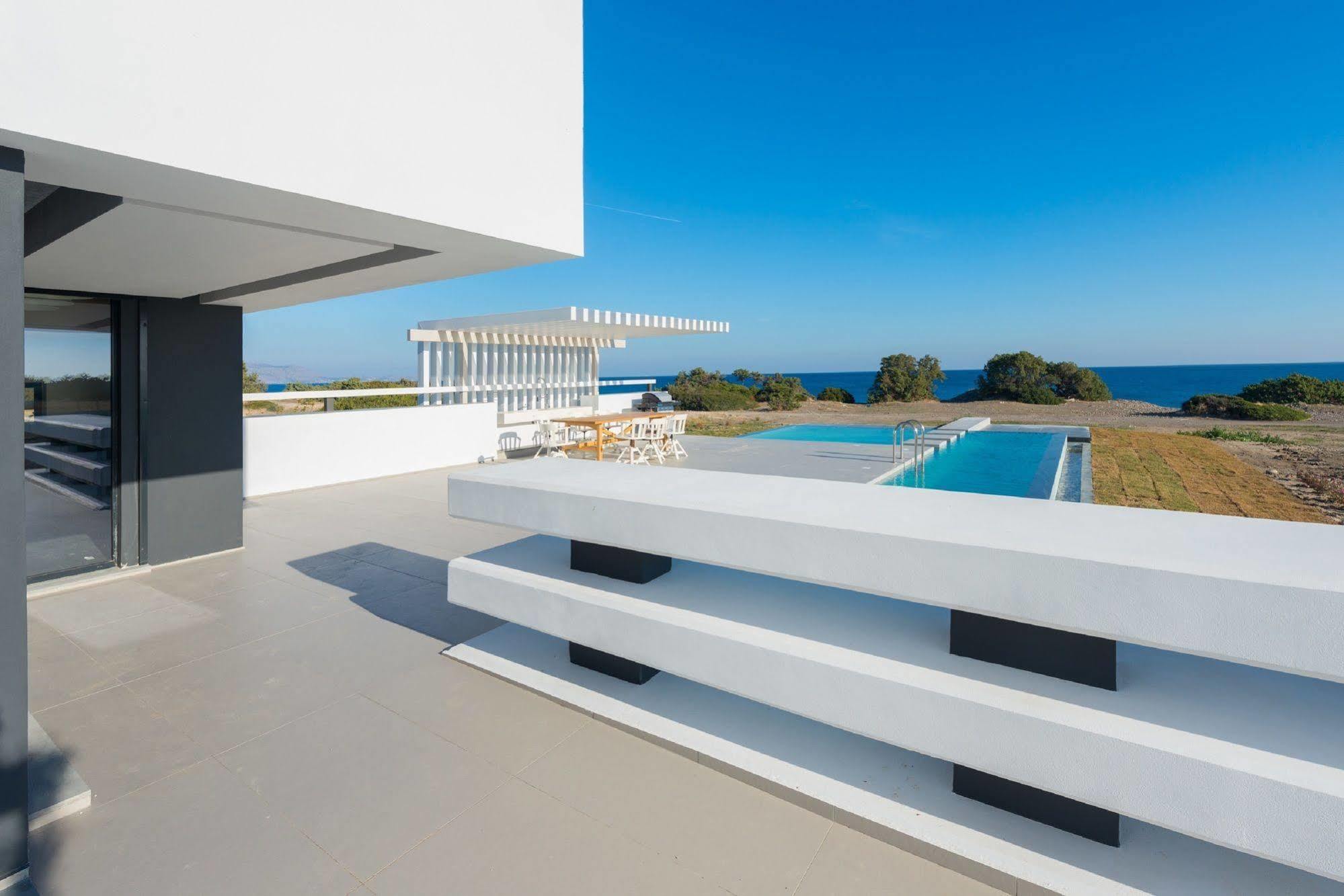 Albatross Beach Front Villas 根纳迪 外观 照片