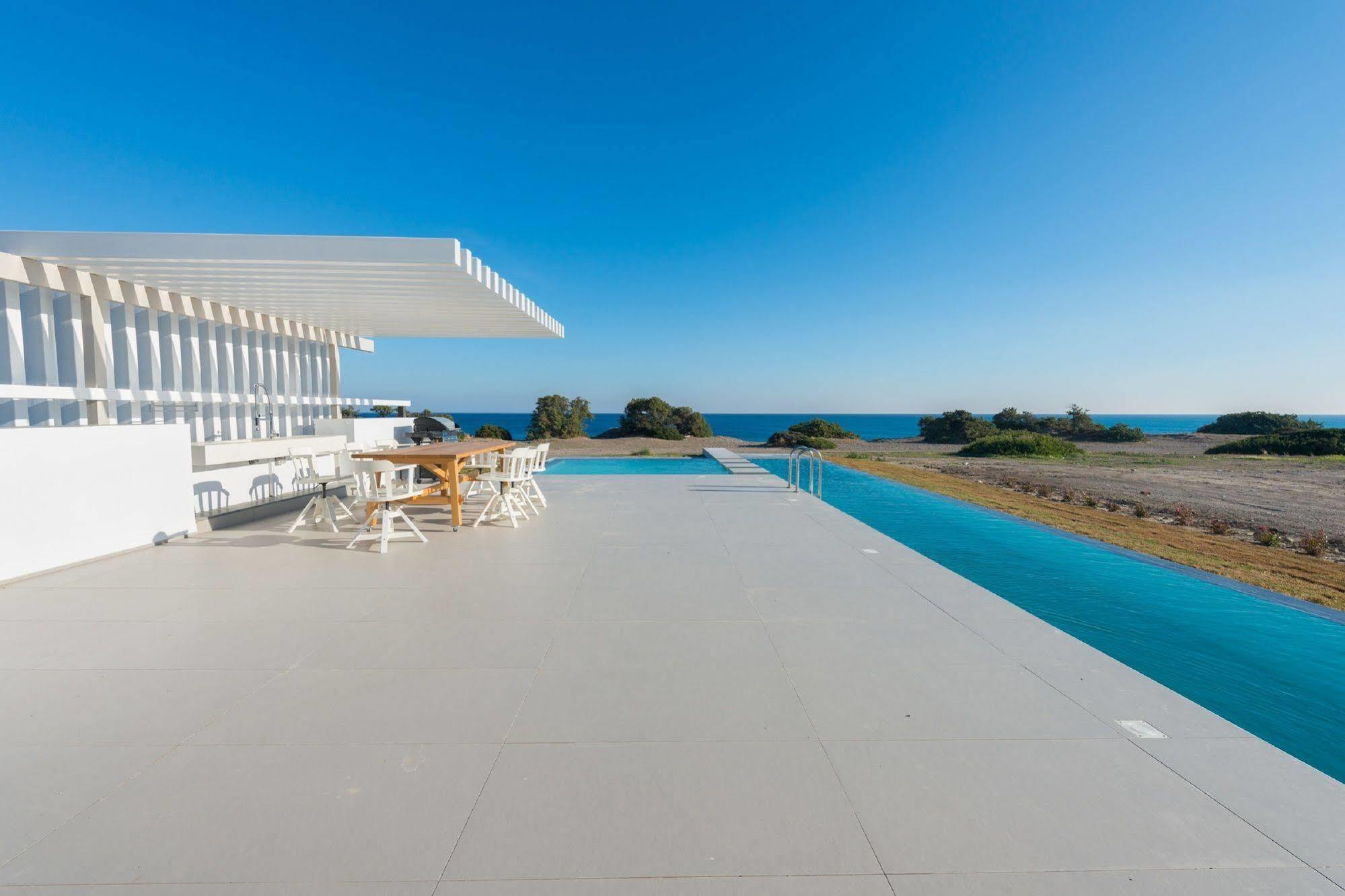 Albatross Beach Front Villas 根纳迪 外观 照片