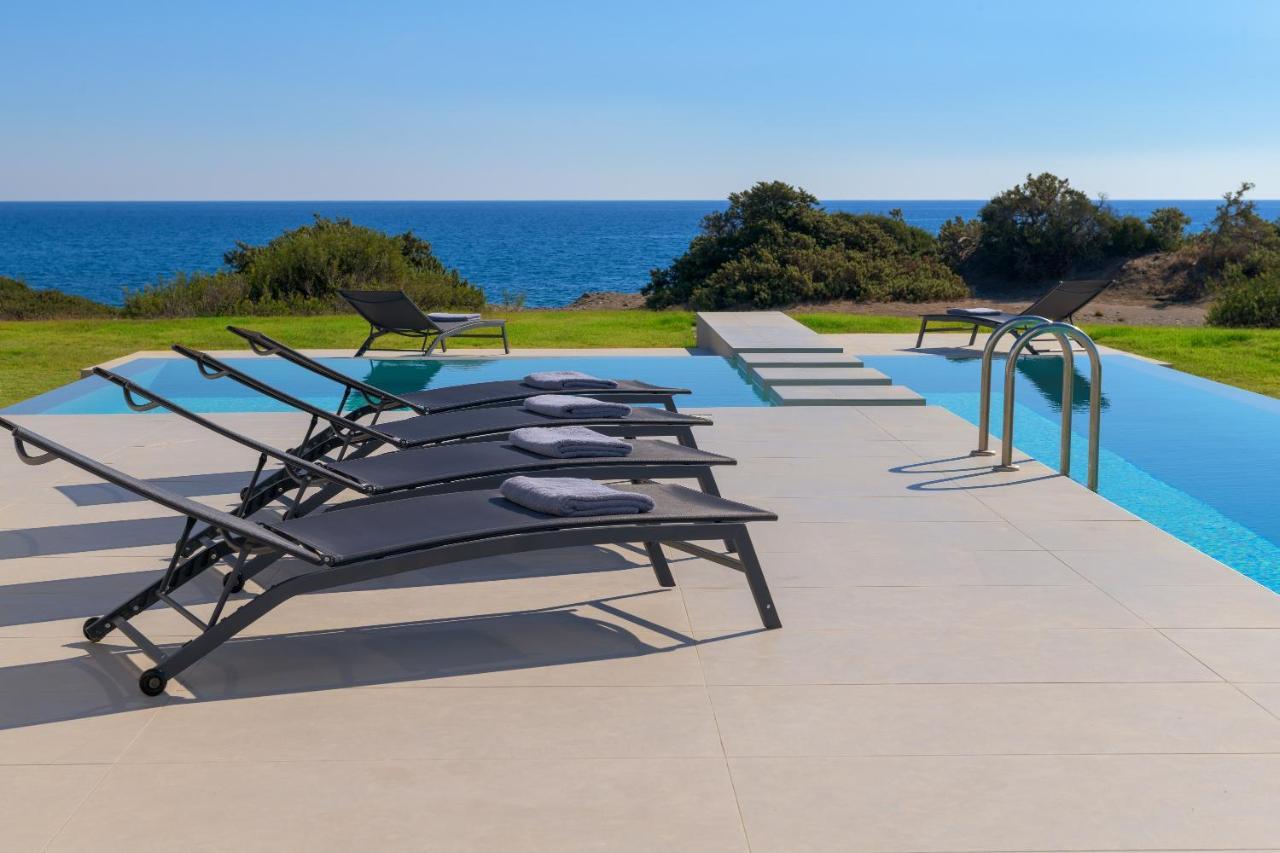 Albatross Beach Front Villas 根纳迪 外观 照片