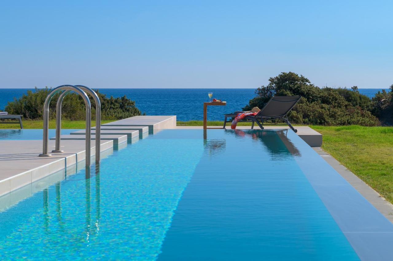 Albatross Beach Front Villas 根纳迪 外观 照片