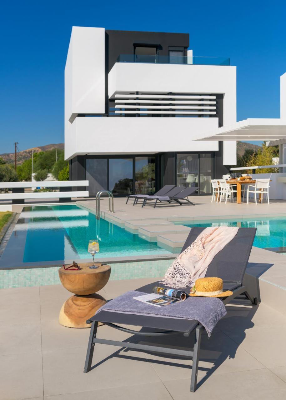 Albatross Beach Front Villas 根纳迪 外观 照片