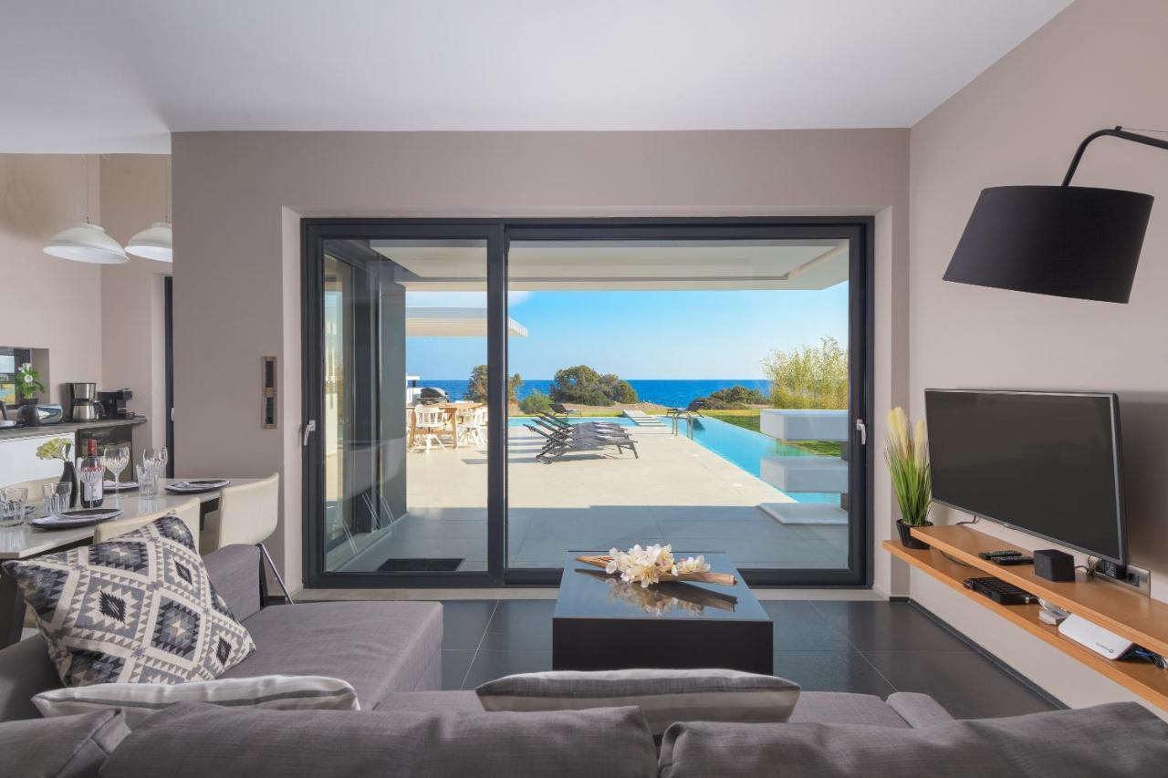 Albatross Beach Front Villas 根纳迪 外观 照片