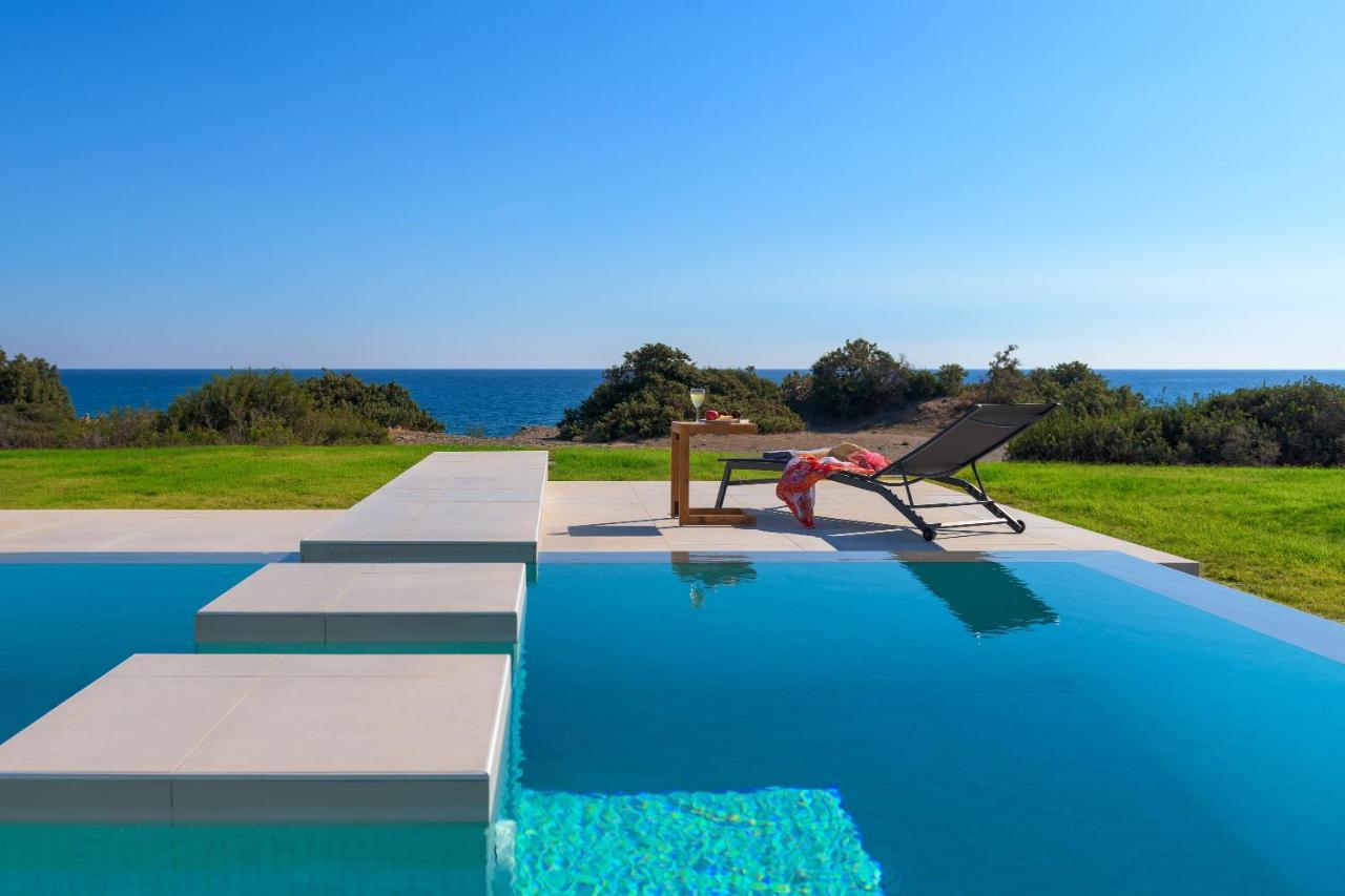 Albatross Beach Front Villas 根纳迪 外观 照片