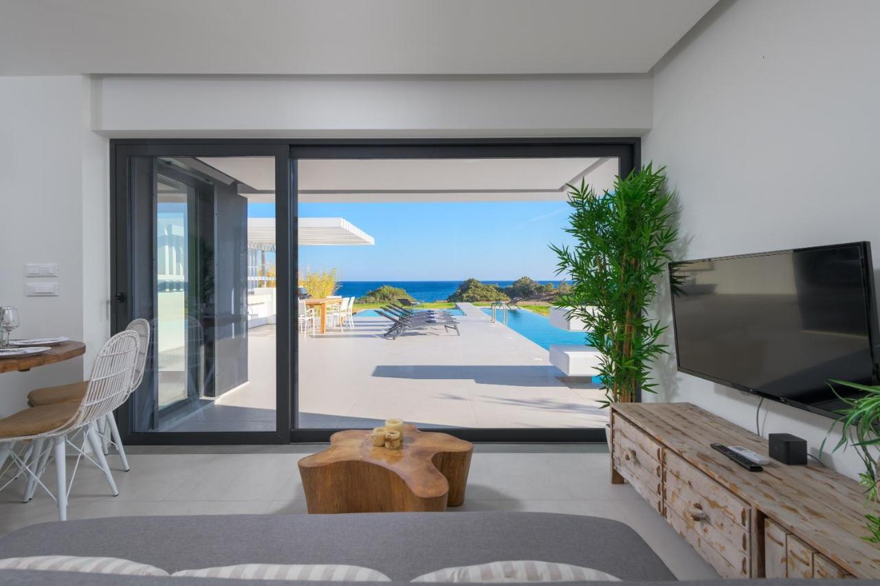 Albatross Beach Front Villas 根纳迪 外观 照片