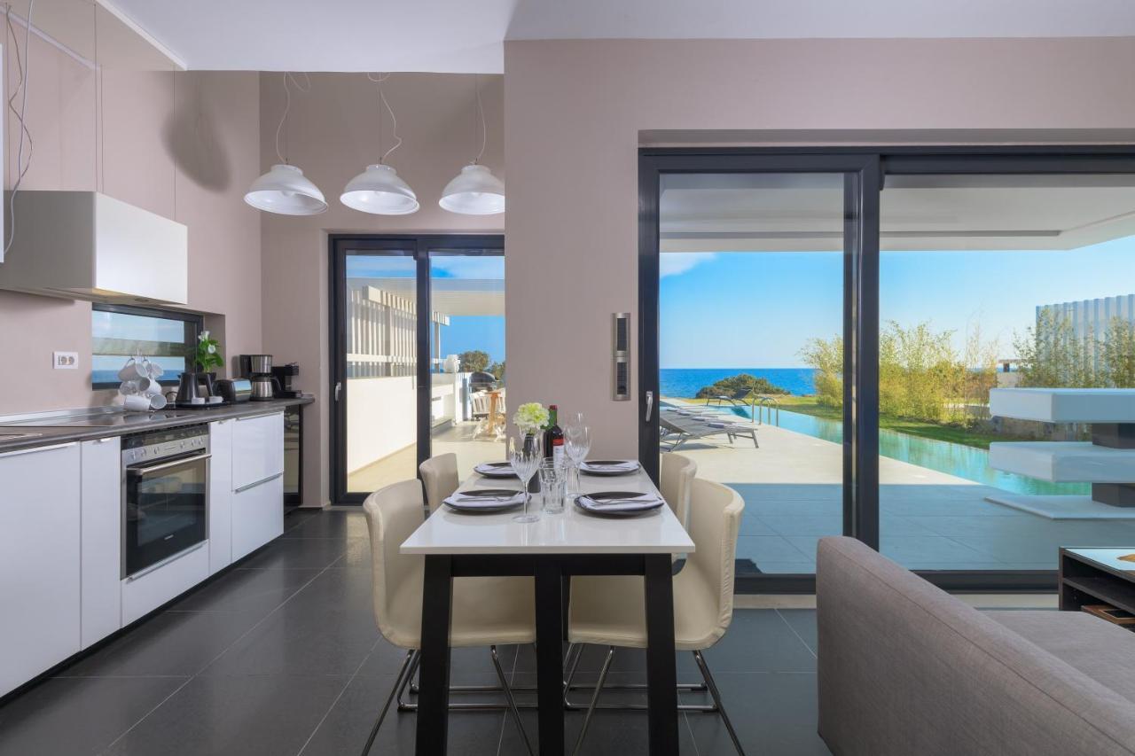 Albatross Beach Front Villas 根纳迪 外观 照片